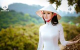 {ẢNH] Thiếu nữ Hà thành thướt tha áo dài bên đồi vải Lục Ngạn